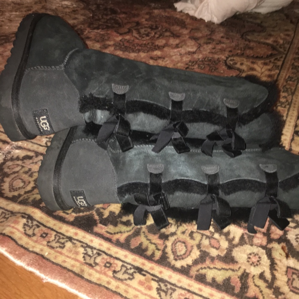 New black ugg boots